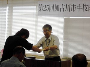 2014年7月4日　第25回 加古川市牛枝肉共励会　加古川市長賞　最優秀賞出品者の表彰