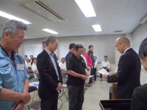 2015年6月26日(金)　JA西日本くみあい飼料㈱系統出荷牛枝肉共励会　JA西日本くみあい飼料株式会社社長賞 和牛の部・交雑種の部の表彰（代表・和牛の部最優秀賞出品者）