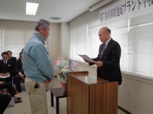 2016年2月12日(金)　兵庫県地域ブランド牛枝肉共励会　神戸市肉牛生産協会会長賞の表彰（神戸市産業振興局農業振興センター・長沢所長）