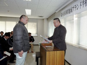 2017年2月10日(金)　兵庫県地域ブランド牛枝肉共励会　湯村温泉但馬ビーフ賞の表彰（湯村温泉但馬ビーフ流通振興協議会・中井会長）