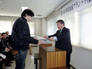 2017年2月10日(金)　兵庫県地域ブランド牛枝肉共励会　プレミアム姫路和牛賞の表彰（姫路畜産荷受(株)・池田社長）