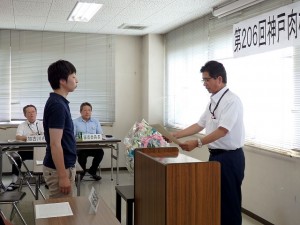 2018年7月24日(火)　神戸肉枝肉共励会　神戸肉流通推進協議会会長賞　最優秀賞出品者の表彰（全農兵庫県本部・谷元畜産部長）