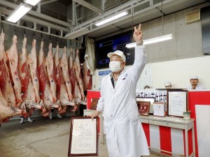 2022年6月24日(金)　JA西日本くみあい飼料㈱系統出荷牛枝肉共励会　和牛の部　最優秀牛出品者の表彰