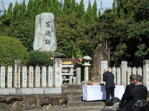 2022年10月1525日(土)　加古川食肉センター畜魂祭　焼香　(公財）加古川食肉公社・中尾理事長