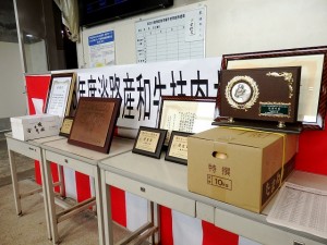 2023年6月30日(金)　淡路産和牛枝肉共励会 セリ場　入賞牛購買者への記念品と感謝状