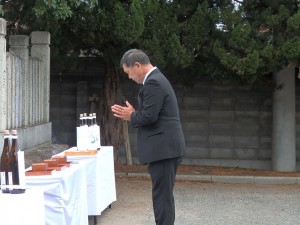 2023年10月14日(土)　加古川食肉センター畜魂祭　焼香　(公財）加古川食肉公社・平井理事長