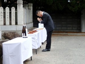 2023年10月14日(土)　加古川食肉センター畜魂祭　焼香　加古川食肉産業協同組合・大浦理事長