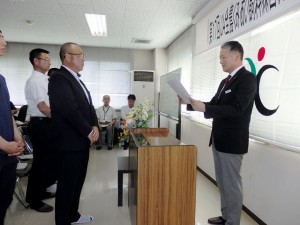 2025年6月27日(金)　第17回　JA全農くみあい飼料㈱西日本枝肉共励会　JA全農くみあい飼料株㈱ 西日本事業本部賞 名誉賞の表彰（JA全農くみあい飼料㈱常務取締役 西日本事業本部 廣岡本部長）