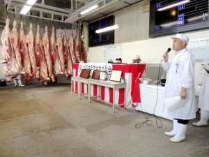 2025年7月11日(金)　神戸肉枝肉共励会　セリ前　神戸肉流通推進協議会事務局・田口事務局次長　あいさつ