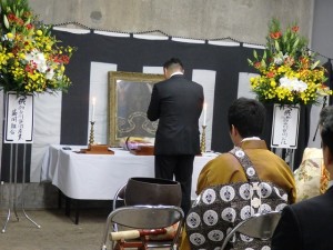 2025年10月18日(土)　加古川食肉センター畜魂祭　焼香　公益財団法人加古川食肉公社・大浦理事長