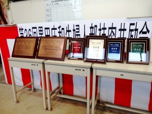 2025年12月5日(金)　黒田庄和牛婦人部枝肉共励会　セリ場　入賞牛購買者への記念品