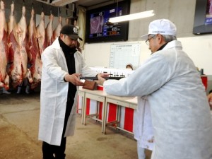 最優秀賞牛購買者の表彰(神戸肉流通推進協議会・谷元事務局長) 2026年3月13日(金) 神戸肉枝肉共励会 最優秀賞牛購買者の表彰(神戸肉流通推進協議会・谷元事務局長)