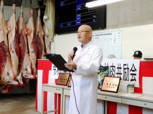 2026年8月21日(金)　たじま市場管内枝肉共励会　セリ前　JAたじま 畜産部・杉岡部長あいさつ